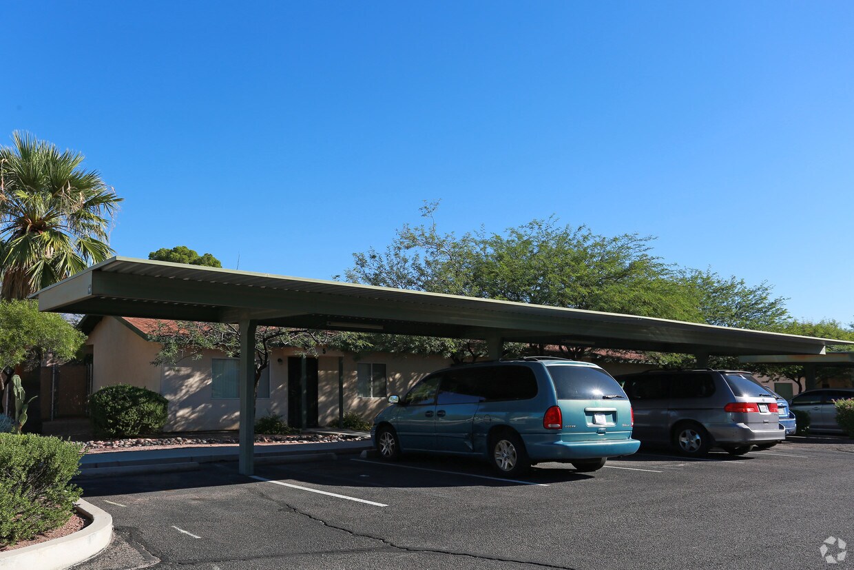 Building Photo - 1204 N Winstel Blvd