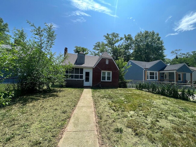 Building Photo - Adorable 3/1 home in KCMO!