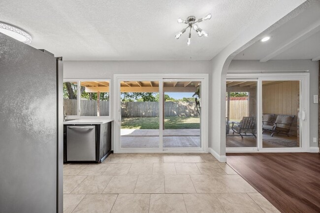 Building Photo - 1807 Highmeadow Cove