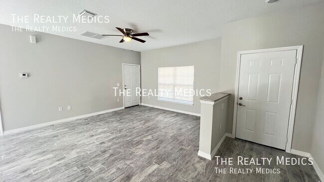 Foto del edificio - 1138 Kareena St NW