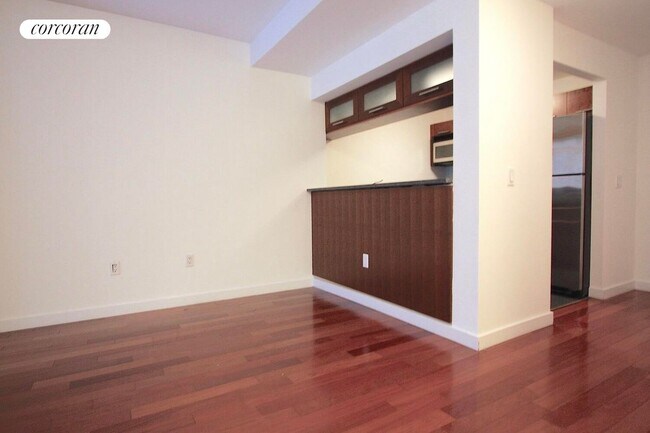 Foto del edificio - 121 E 23rd St