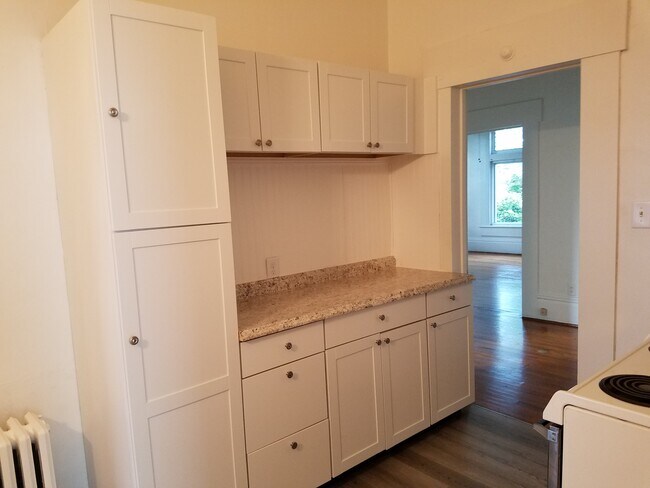 Kitchen - 714 Wayne Ave