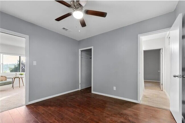 Foto del edificio - 3015 Kemper Ct