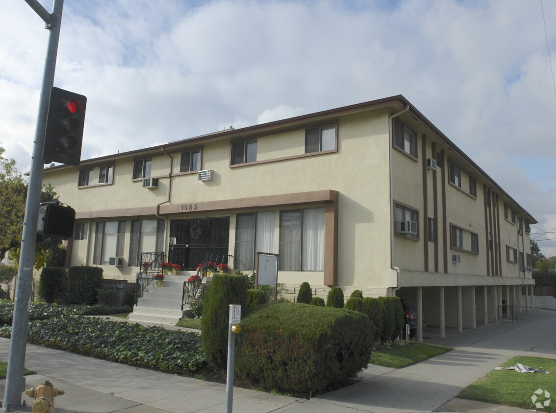 1983 N Vermont Ave, Los Angeles, CA 90027 Apartments Los Angeles, CA
