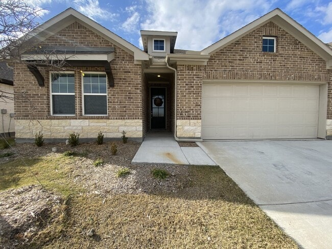 Building Photo - Immaculate 4-bedroom, 3-bathroom single fa...