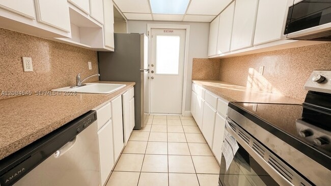 Foto del edificio - 7847 Miller Dr