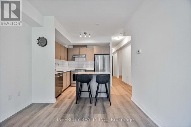 Building Photo - 9000 Jane St