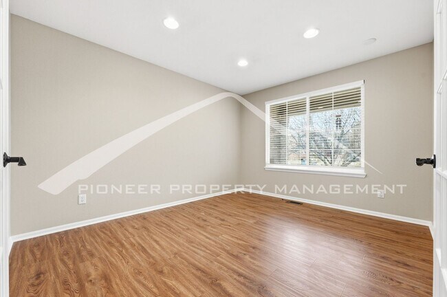 Foto del edificio - Spacious Home with Washer/Dryer and Gas Fireplace