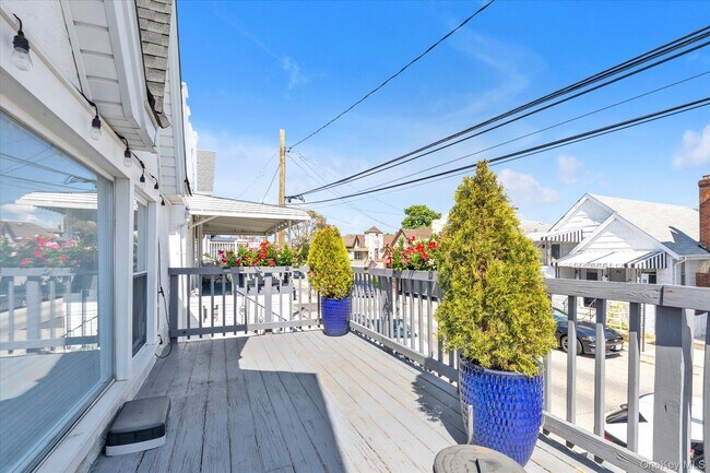 Foto del edificio - 75 Oswego Ave