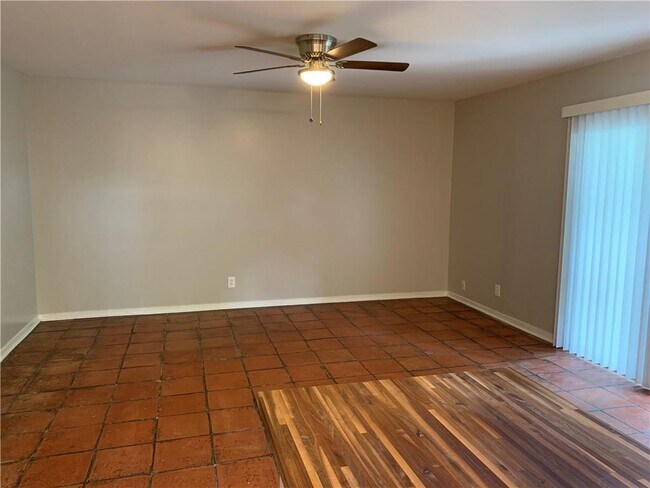 Building Photo - 1808 W 35th St
