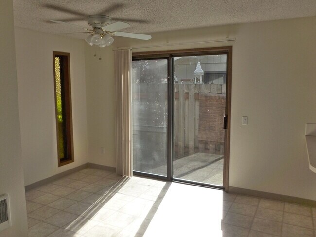 Foto del edificio - 3008 NE 78th Ave
