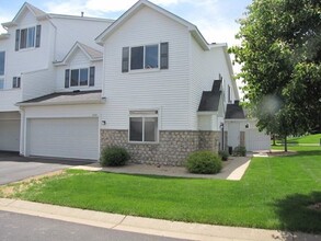 Building Photo - 6844 Meadow Grass Ln S