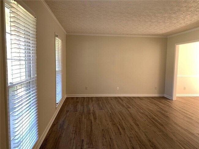 Foto del edificio - 4536 Woodlawn Lake Dr