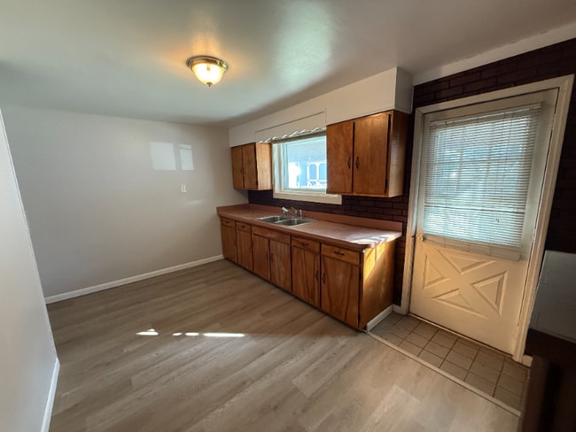 Building Photo - 2023 5th Ave