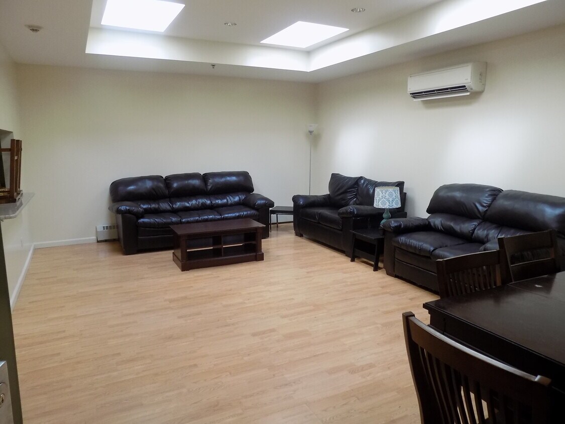 Foto principal - 227 Linden Ave