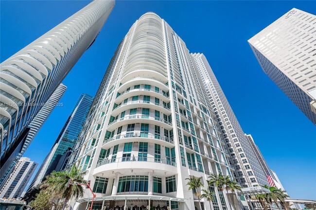 Foto del edificio - 300 S Biscayne Blvd