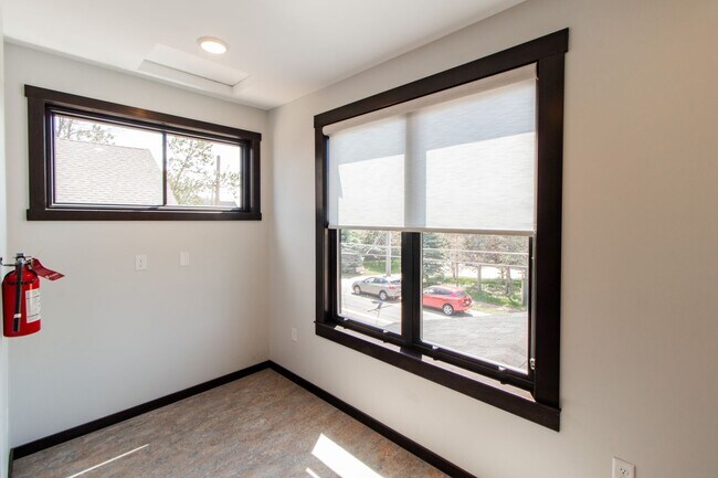 Foto del edificio - AVAILABLE JULY - Renovated Luxury 1 bed/1 bath Home on PARK POINT