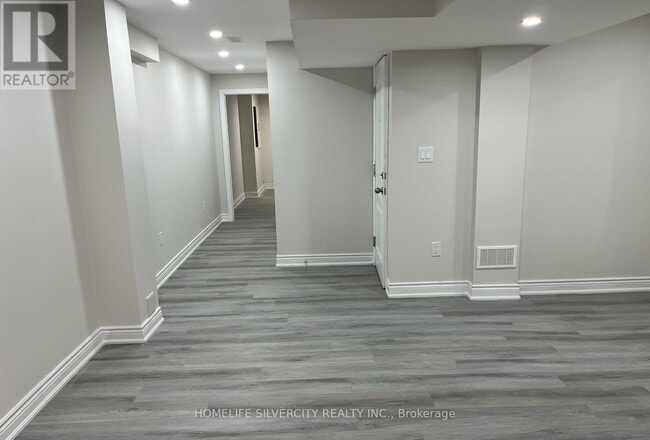 Building Photo - 29 Lathbury St
