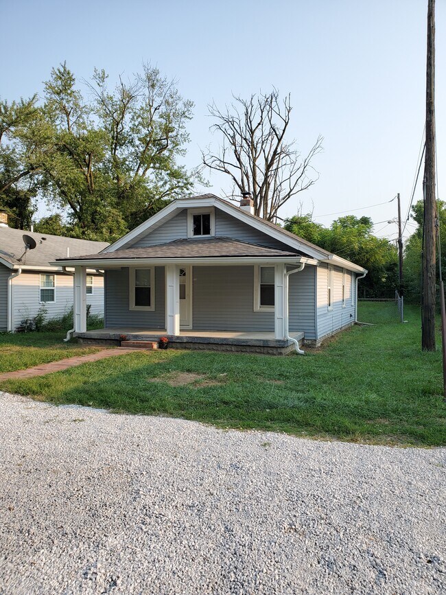 Building Photo - 1113 E Sumner Ave