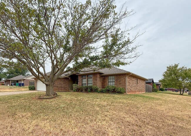 Building Photo - 1009 NW 168th St