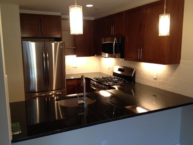 Building Photo - 321 Hammond Pond Pky