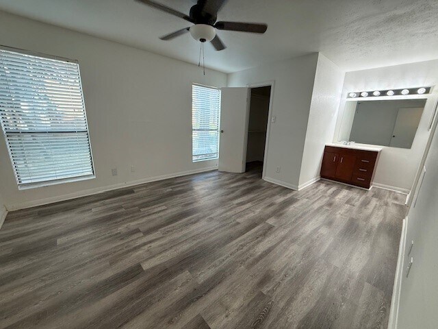 Foto del edificio - 7200 W T C Jester Blvd