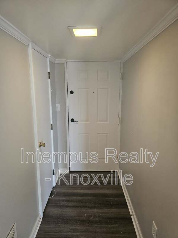 Building Photo - 2749 Sullins St