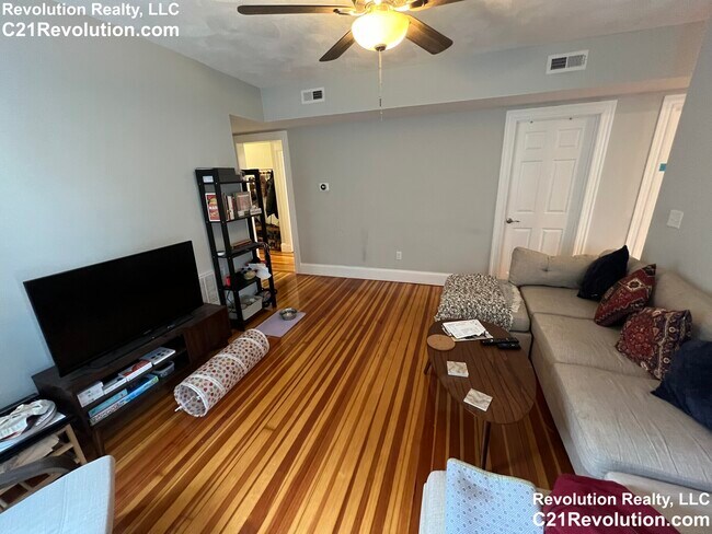 Building Photo - 305 Highland Ave