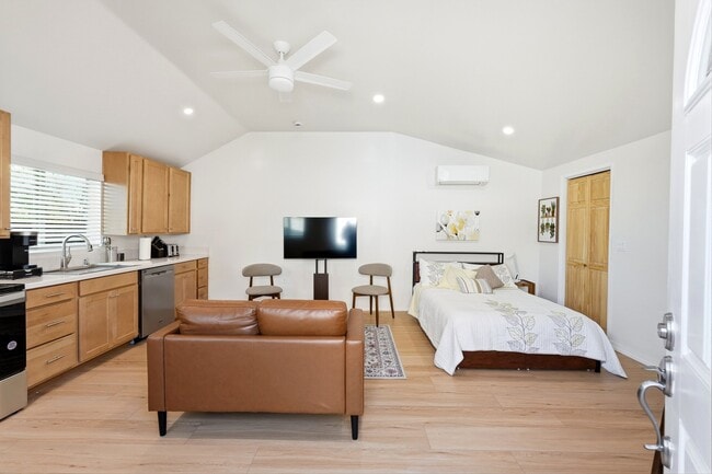 Foto del edificio - 7321 Kelvin Ave