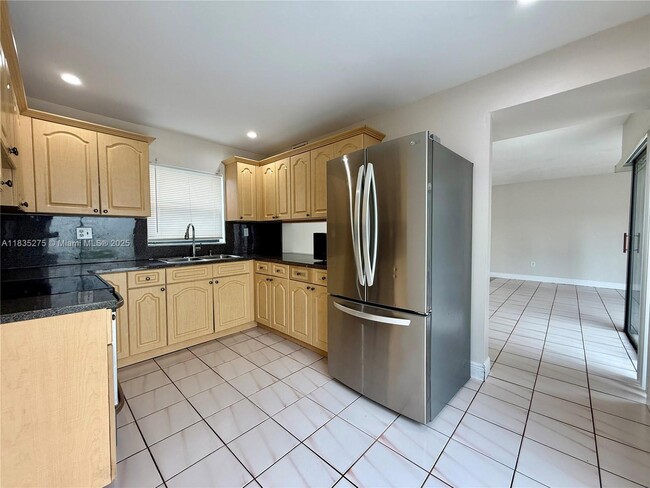 Foto del edificio - 9701 NW 5th Ln