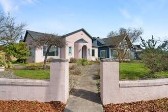 Building Photo - 404 Pioneer Ave E