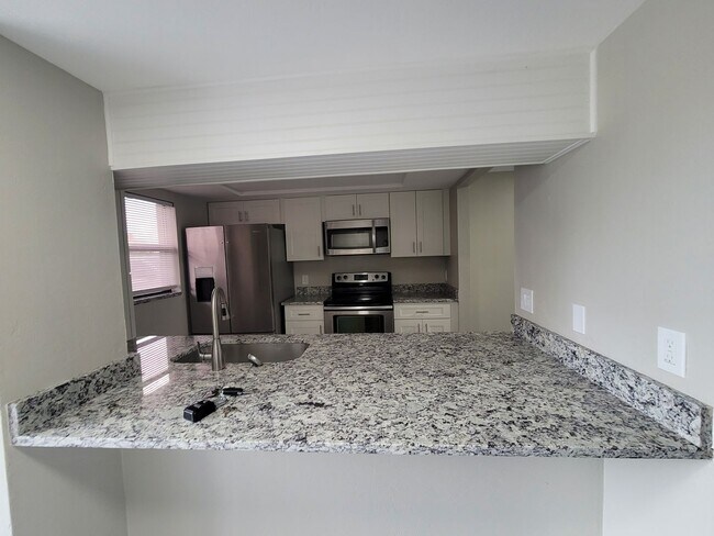 Foto del edificio - 4815 Trition Ct #10