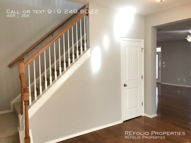 Foto del edificio - 5025 Lake Grove Blvd