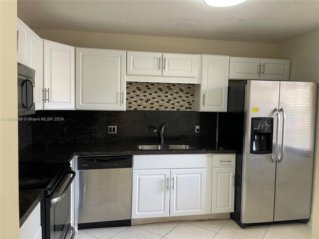Building Photo - 422 Lakeview Dr