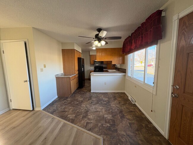 Foto del edificio - 3 bedroom 2 bathroom house