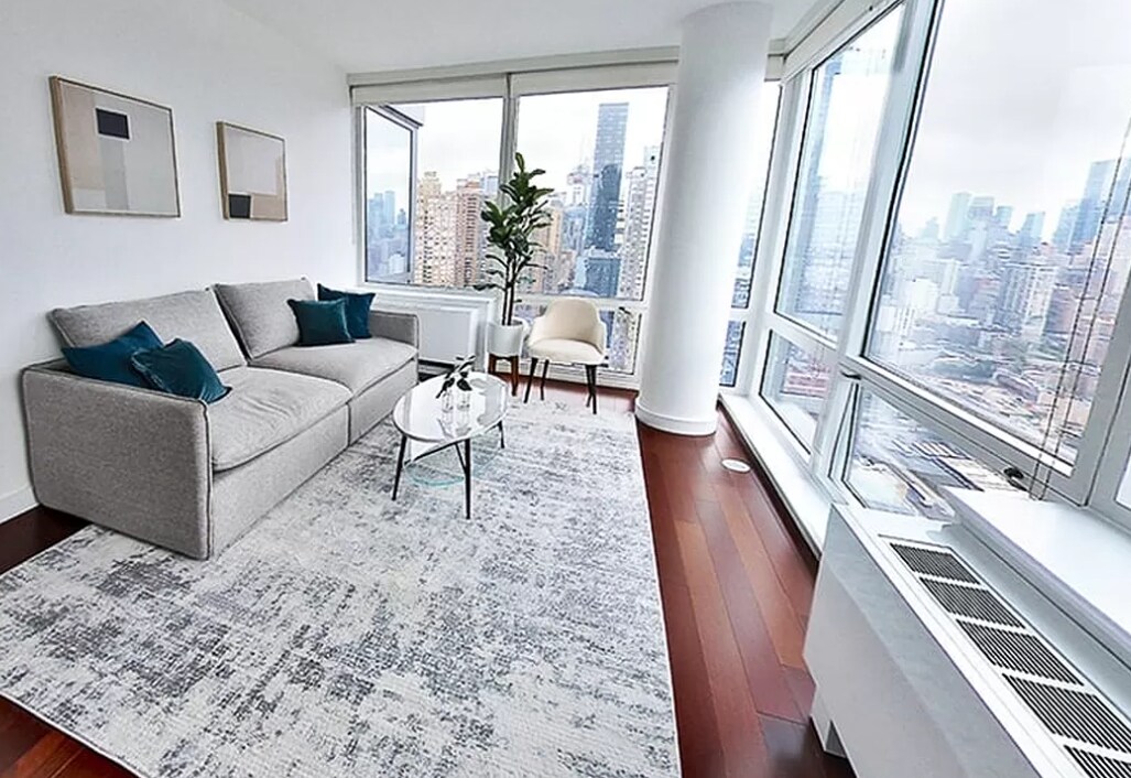 Primary Photo - 622 W 42nd St