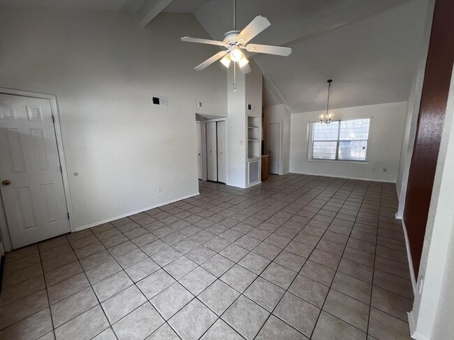 Huge living space - 12707 Marble Dr