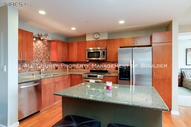 Foto del edificio - Peloton Condo with GREAT Amenities