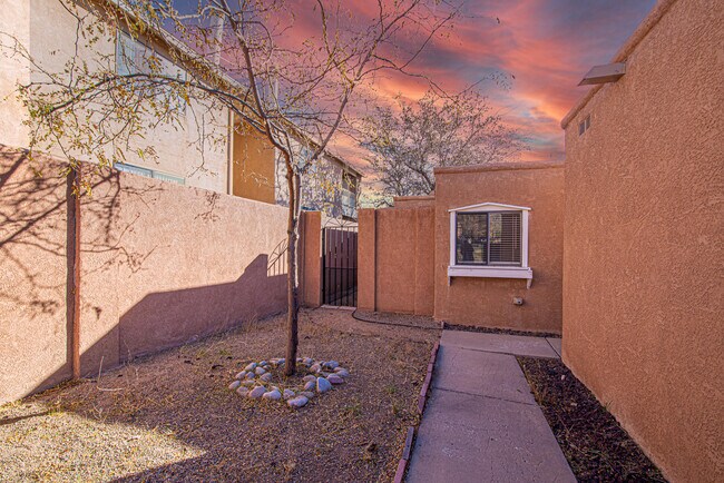 Foto del edificio - 14120 Copper Ave NE