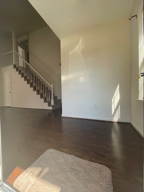 Building Photo - 401 Westgate Cir