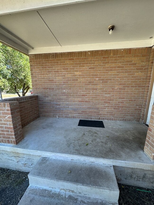 Foto del edificio - AVAILABLE NOW!