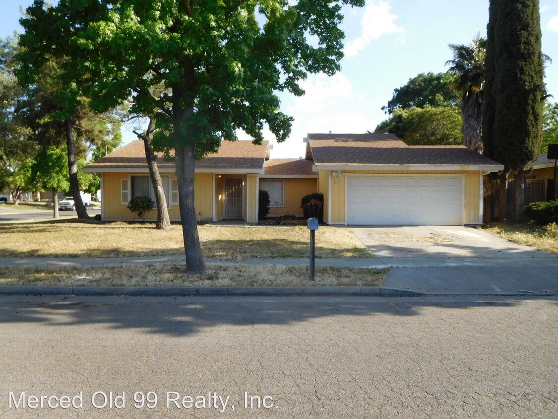 Foto principal - 3 br, 2 bath House - 1552 Sacramento Dr