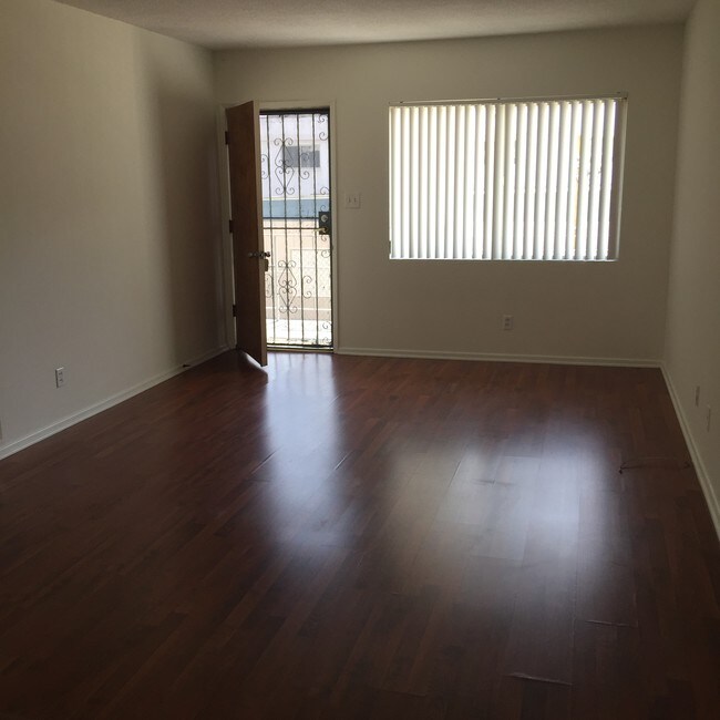 Foto del edificio - 241 N Jackson St