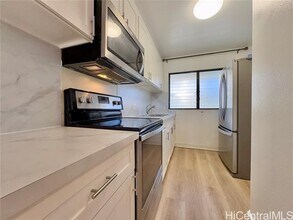 Building Photo - 98-660-660 Moanalua Loop