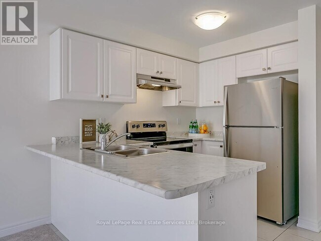 Building Photo - 3893 Tufgar Cres