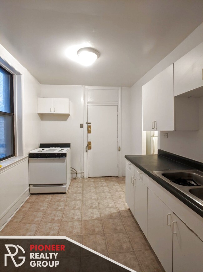 Building Photo - 2330 N Spaulding Ave