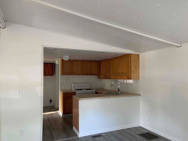 Building Photo - 406 S Cleveland St