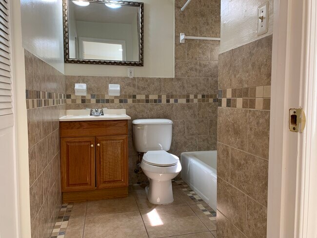 Building Photo - 5548 Karen Elaine Dr