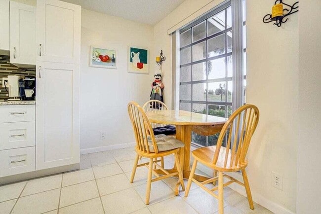 Building Photo - 13893 Via Aurora Via