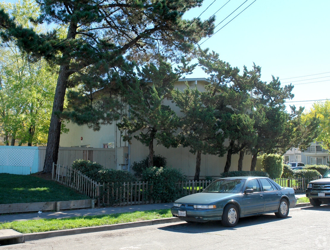 Building Photo - 2844-2848 Apple Valley Ln